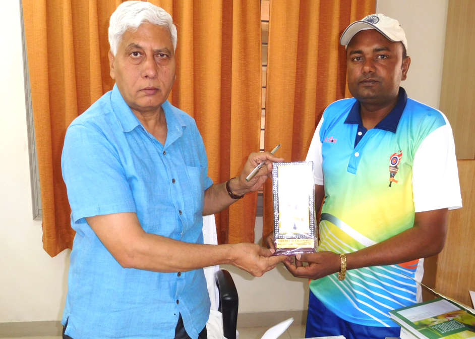 Patanjali awarded Coach Suresh Kashyap